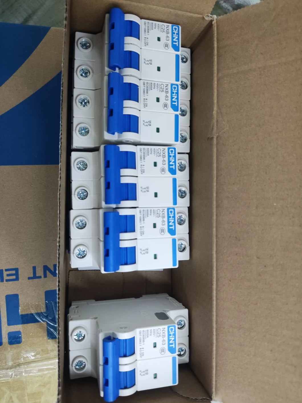 Original Chint High Quality Cheapest Good Price Nxb-63 220V 1p 2p 16A AC DC MCCB MCB Molded Case Electrical Circuit Air Miniature Circuit Breaker